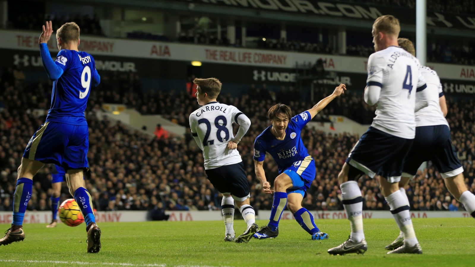 O Leicester lutou at&eacute; o fim para buscar uma enorme vit&oacute;ria contra o Tottenham em Londres