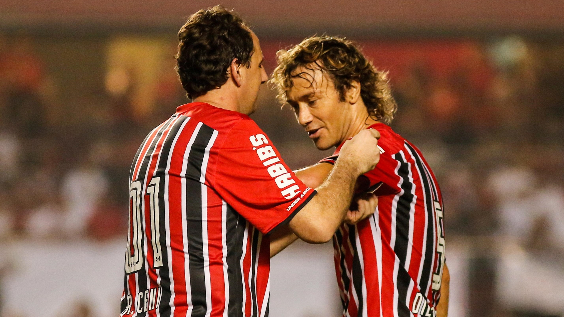 Rog&eacute;rio Ceni e Diego Lugano, na festa de despedida do goleiro: torcida do S&atilde;o Paulo pedia por ele