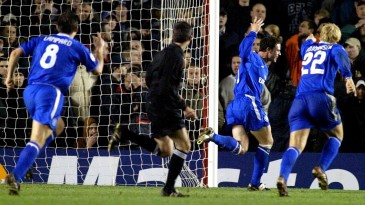 Chelsea derrotou Invincibles do Arsenal para quebrar o maior tabu do clássico em 2004
