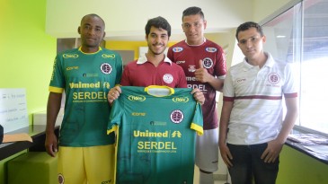 Desportiva lança uniforme especial em homenagem a Nelson Mandela