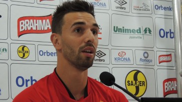 Ex-jogador do Joinville leva dez pontos no pênis por lesão no pior lugar possível