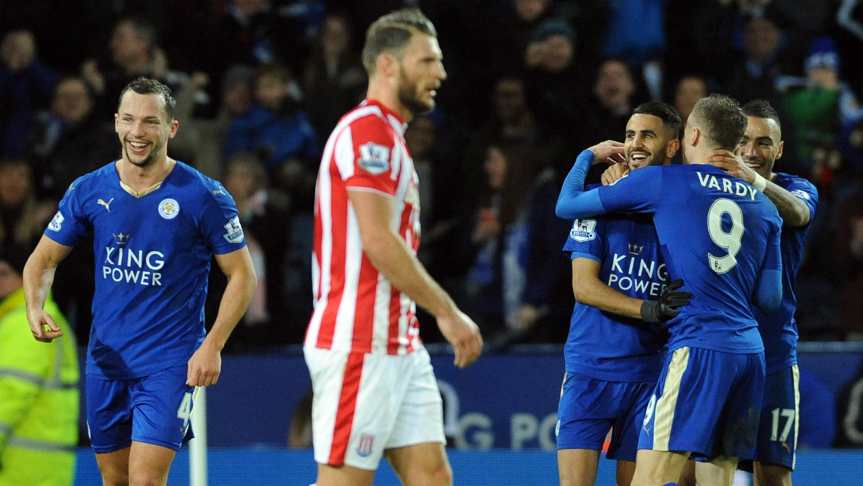 Gol de Vardy e m&aacute;gica de Mahrez: o Leicester recuperou a f&uacute;ria ofensiva para assumir o topo