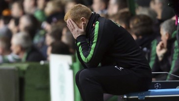 Comissão técnica do quebrado Bolton faz vaquinha para pagar os funcionários