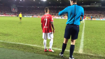 Depois de quase um ano lutando contra o câncer, jogador do Union Berlim volta aos gramados