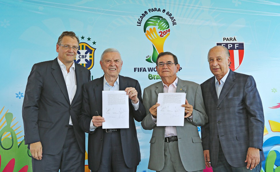 Antonio Carlos Nunes de Lima ao lado dos ex-presidentes da CBF, Jos&eacute; Maria Marin e Marco Polo Del Nero, e do ex-secret&aacute;rio-geral da FIFA, J&eacute;r&ocirc;me Valcke, em 2014. Foto: Divulga&ccedil;&atilde;o/Federa&ccedil;&atilde;o Paraense de Futebol