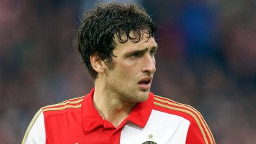 Treinado por Stam, zagueiro brasileiro do Feyenoord sonha com a Seleção