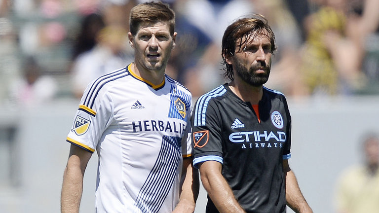 [V&iacute;deo] Quem ganha? TV inglesa chamou Pirlo, Gerrard e Lampard a desafio de habilidade