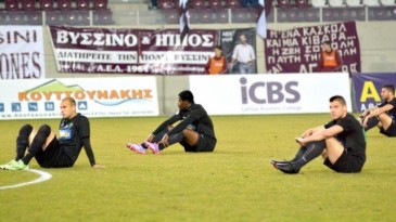 [Vídeo] Na Grécia, jogadores protestam por tragédia com refugiados no Mediterrâneo