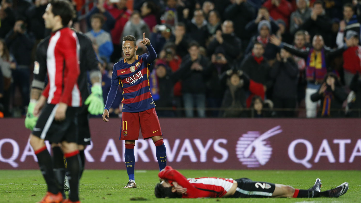 Com expuls&atilde;o do Athletic aos 6 minutos, o resto do jogo foi um show do Bar&ccedil;a (e de Neymar)
