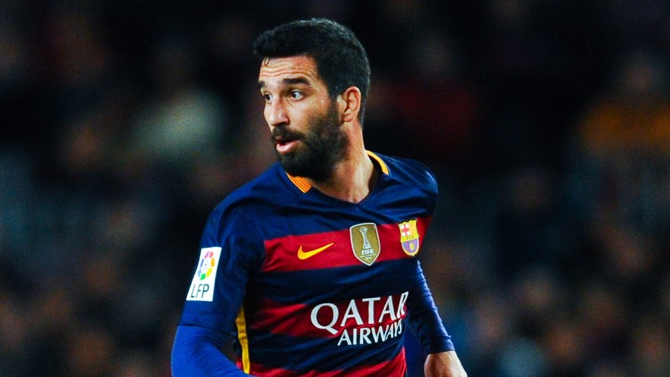 Arda Turan nem quis esperar para j&aacute; mostrar a sua utilidade ao Barcelona