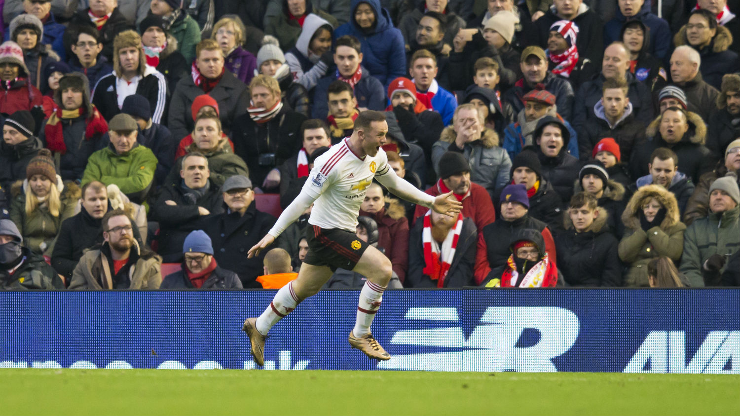 Rooney salva o United e d&aacute; ao Liverpool uma li&ccedil;&atilde;o sobre desperd&iacute;cio