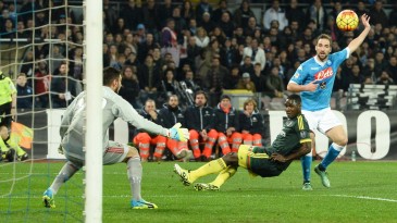 Napoli criou ‘clima de Libertadores’ contra o Milan, mas perdeu chance de voltar à liderança