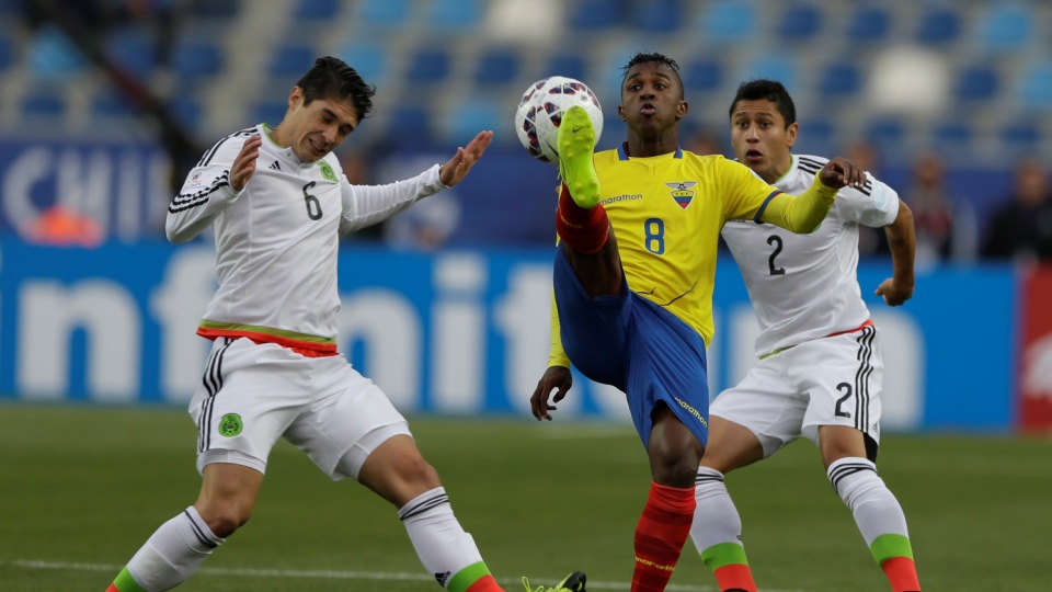 Bola&ntilde;os chega como candidato a melhor contrata&ccedil;&atilde;o do futebol brasileiro em 2016