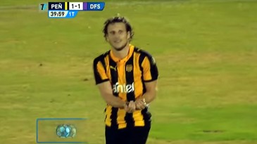 Três gols, duas assistências, e Forlán teve atuação de gala na goleada por 5 a 1 do Peñarol