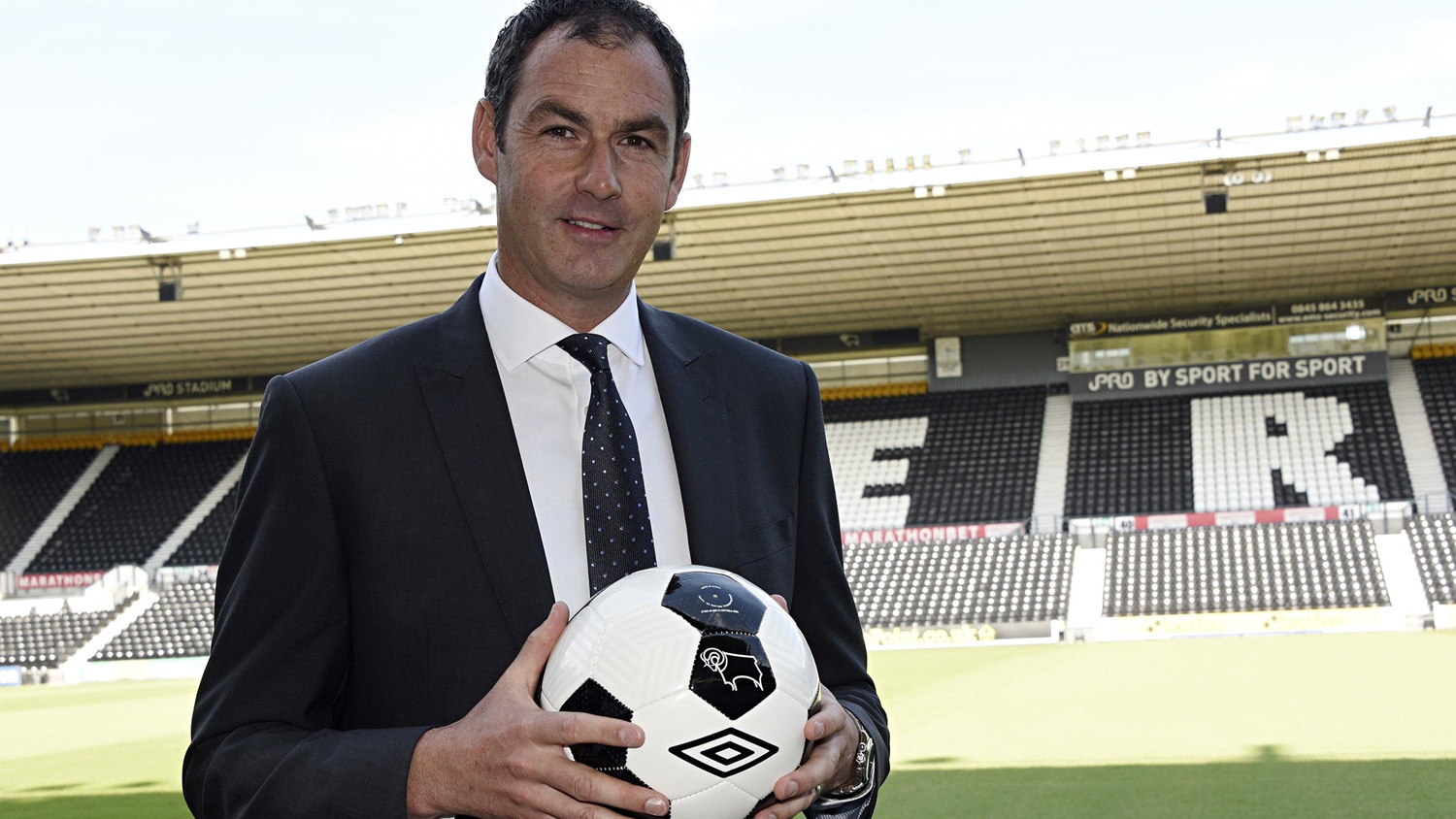 O pecado que derrubou o t&eacute;cnico do Derby foi insistir em levar o clube &agrave; Premier League