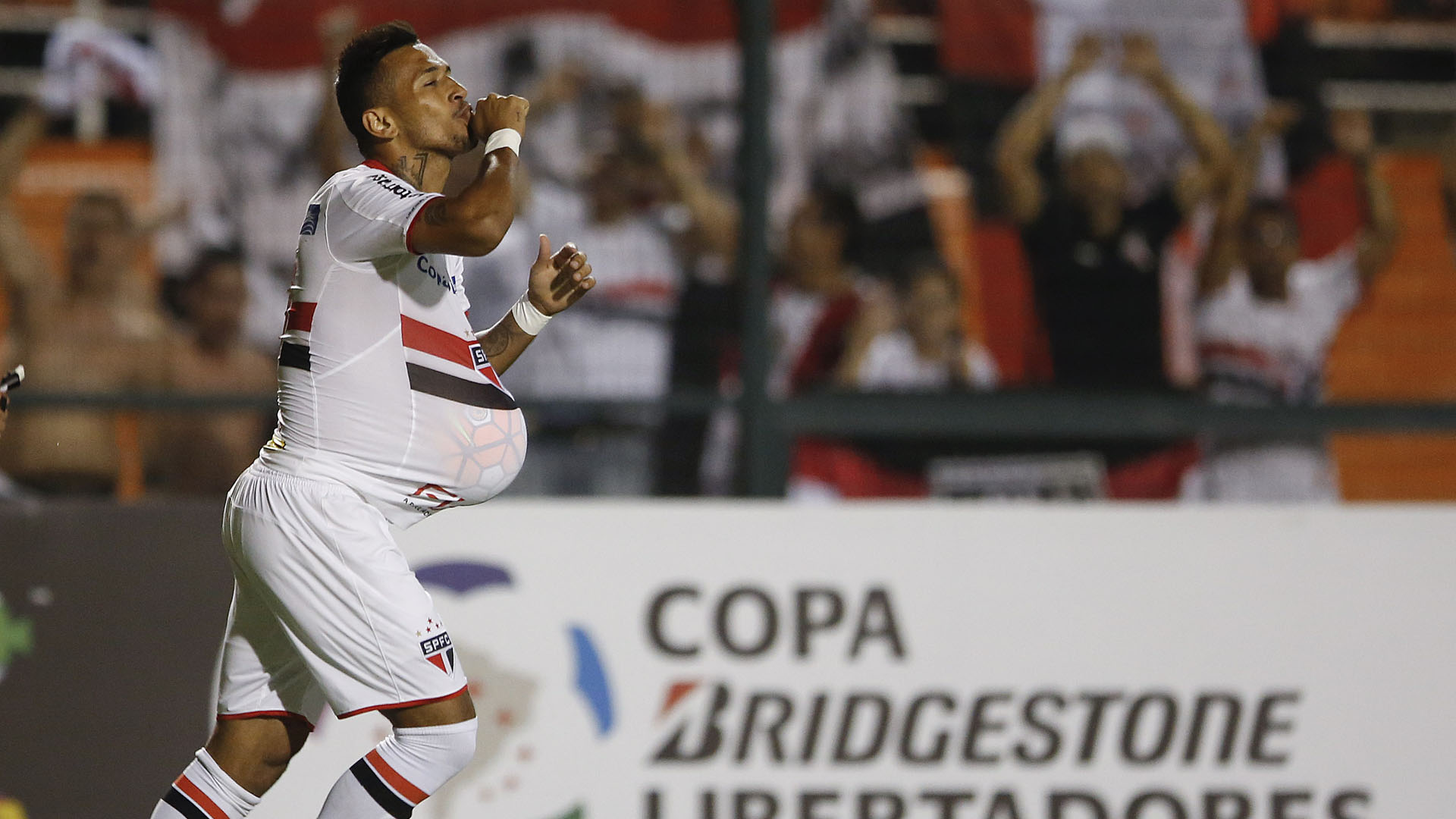 Rog&eacute;rio mostrou estrela: entrou e marcou o gol da vit&oacute;ria do S&atilde;o Paulo contra o Cesar Vallejo (AP Photo/Andre Penner)
