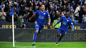 Vitória no final, com gol de reserva e o Leicester mantém viva a esperança