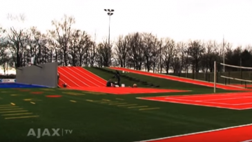 Parece uma gincana, mas esta é a fantástica estrutura que desenvolve as habilidades no Ajax