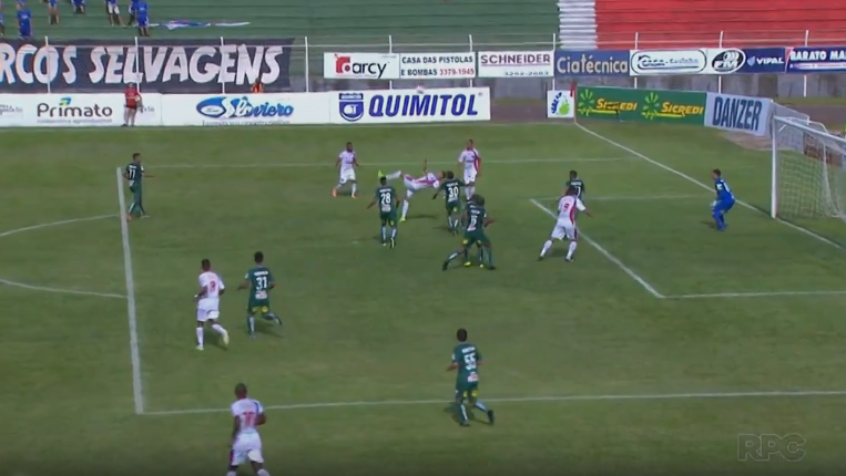 [V&iacute;deo] Pr&ecirc;mio Wendell Lira? Rafael Bastos executou uma bicicleta impec&aacute;vel no Paranaense