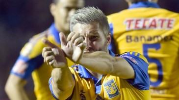 Gignac virou Super Saiyajin e soltou um Kamehameha para comemorar outro golaço no México