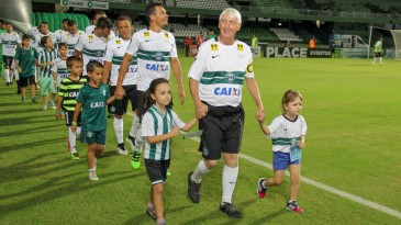 Poucas homenagens marcaram tanto quanto o que os coxas-brancas fizeram por Dirceu Krüger