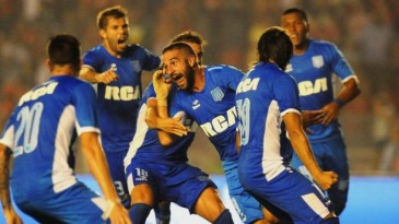 A bicicleta de Lisandro López aos 45 do 2º tempo já entrou para a história do clássico de Avellaneda