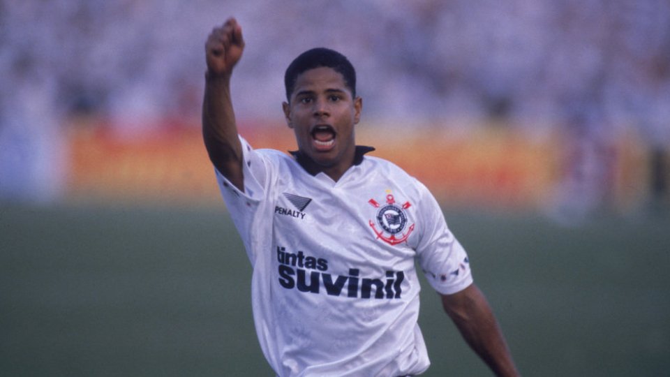 Faz 20 anos que Marcelinho Carioca marcou um gol como Pel&eacute;