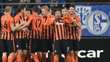 Calcanhar de Marlos e assistências de Taison: o show dos brasileiros em Gelsenkirchen