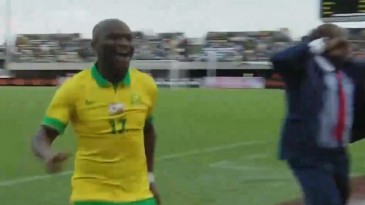 Sul-africano marcou um gol absurdo de antes do meio-campo contra Camarões