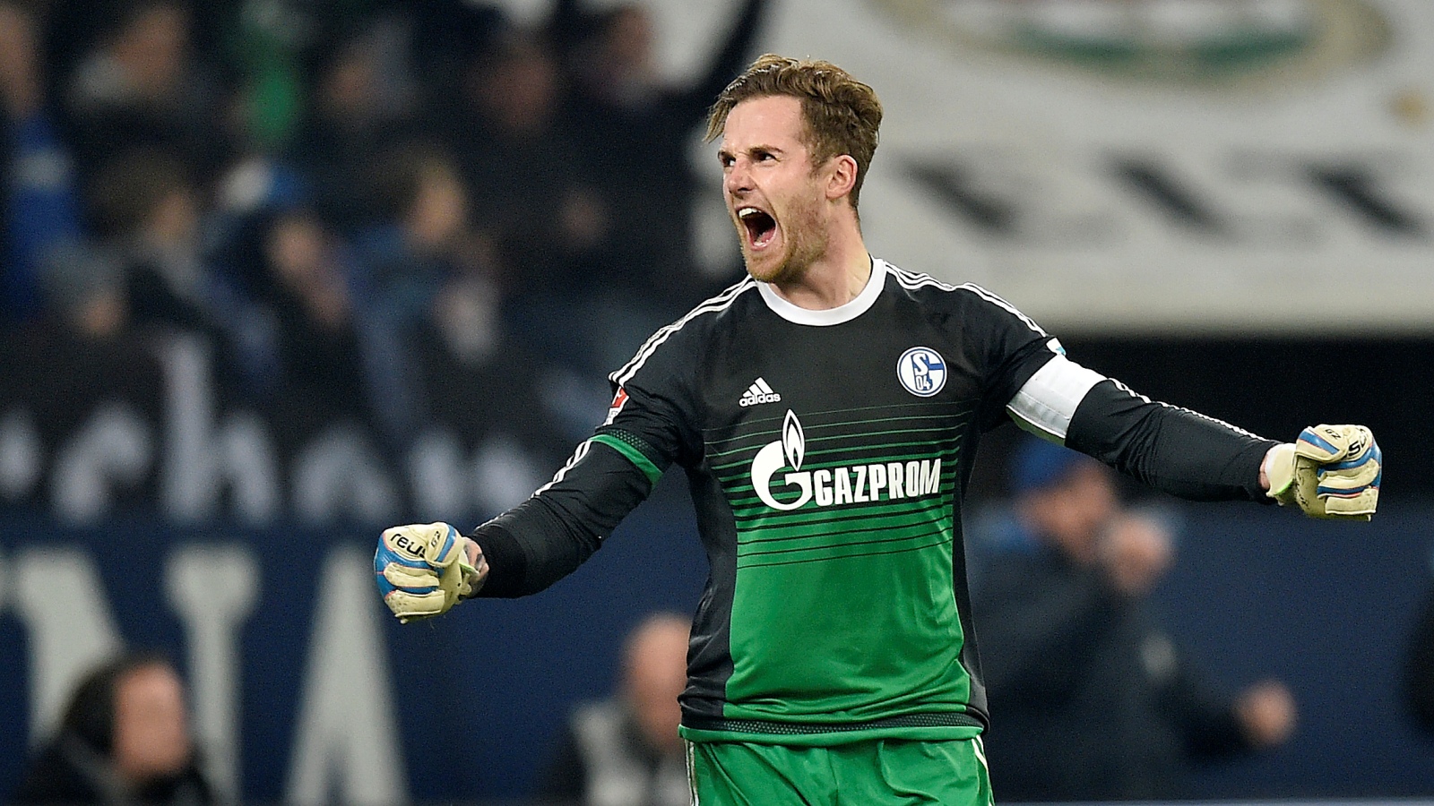 [V&iacute;deo] F&auml;hrmann operou uma defesa incr&iacute;vel nos acr&eacute;scimos e que vale muito ao Schalke 04