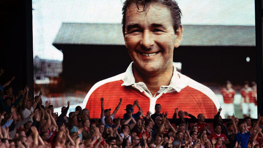 Se Leicester for campe&atilde;o ingl&ecirc;s, &eacute; um feito maior do que o Nottingham Forest de Clough?
