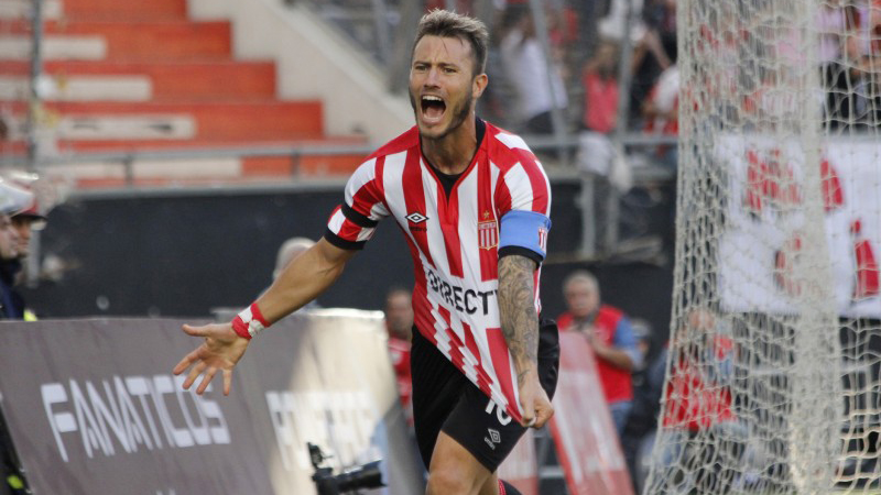 Estudiantes ganha o cl&aacute;ssico, enquanto jogadores e dirigentes do Gimnasia brigam nas tribunas