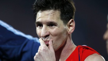 Messi doa chuteiras para caridade em programa egípcio e causa ira no país