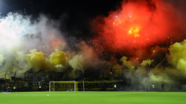 Inauguração dos sonhos: Forlán marcou primeiro gol e Peñarol goleou River Plate em seu novo estádio