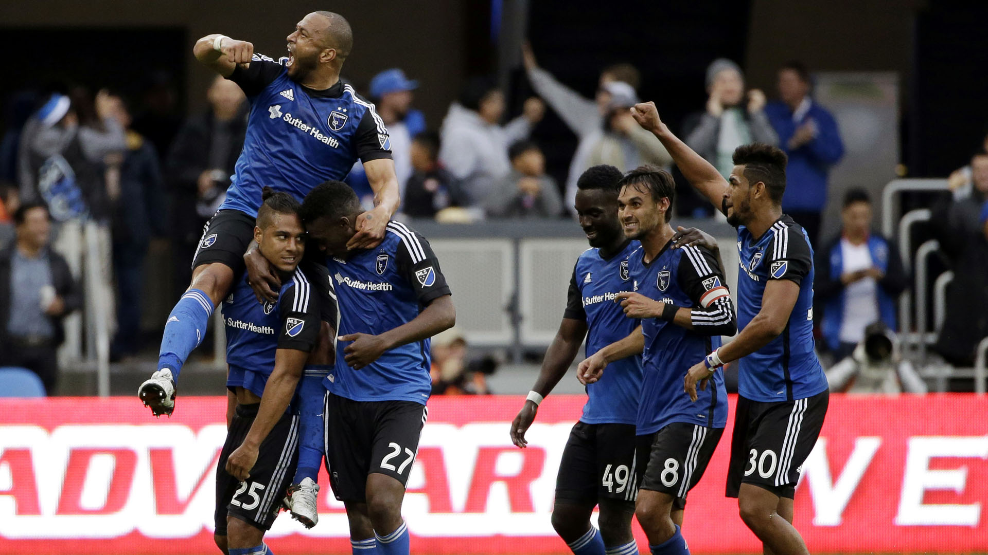 Amarikwa marcou o gol da temporada na MLS at&eacute; aqui, para ver e rever v&aacute;rias vezes