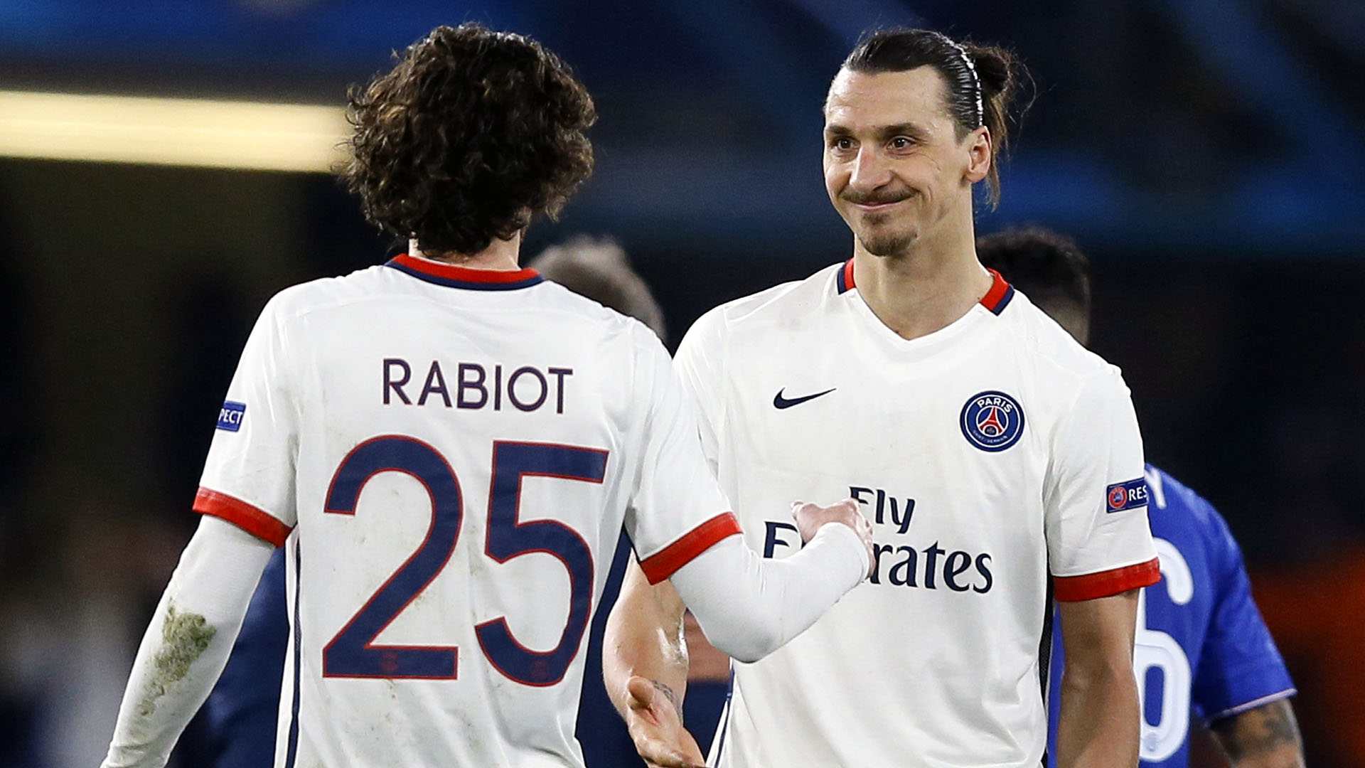 Rabiot e Ibrahimovic marcaram os gols da vit&oacute;ria do PSG sobre o Chelsea em Londres (AP Photo/Kirsty Wigglesworth)