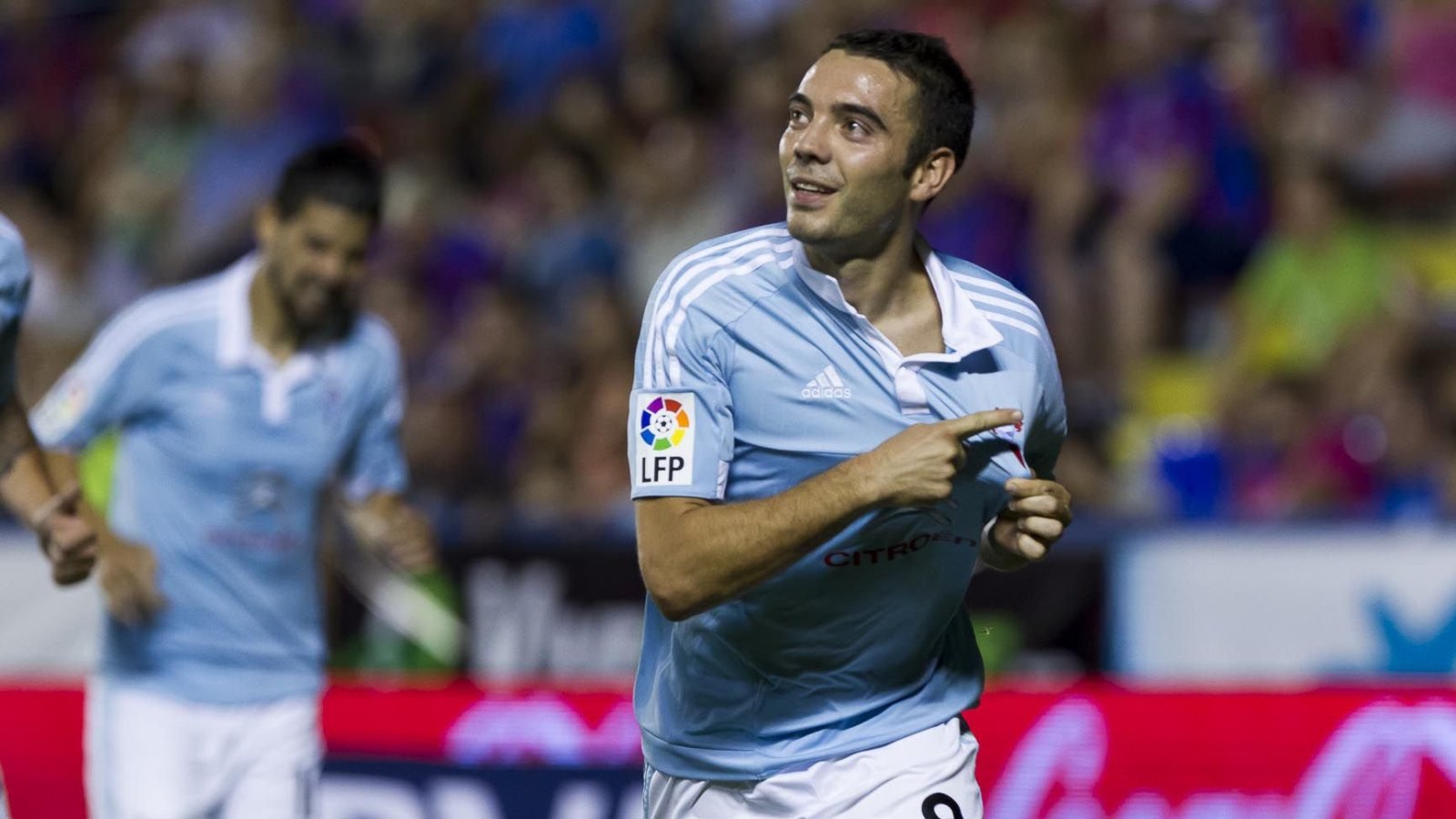 [V&iacute;deo] Dom&iacute;nio de bico, toque por cobertura: Iago Aspas esbanjou categoria neste gola&ccedil;o