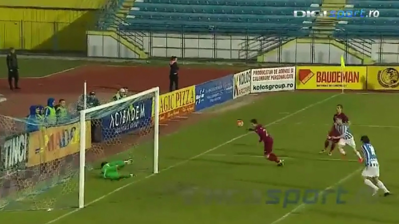 Goleiro italiano fez uma sequ&ecirc;ncia de tr&ecirc;s defesas &agrave; queima-roupa para negar um gol ao Cluj