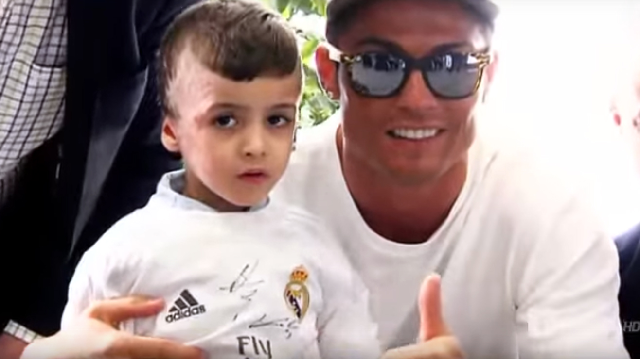 Com ajuda de Zidane, &oacute;rf&atilde;o palestino de 5 anos conhece C. Ronaldo e o Real Madrid