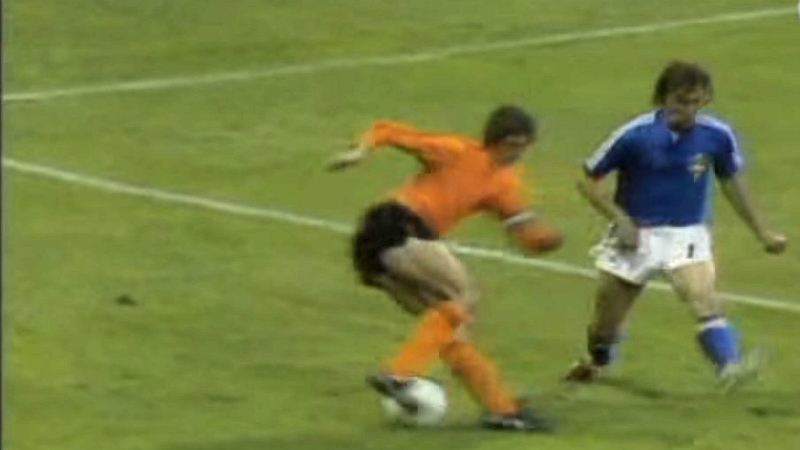 V&iacute;tima do &ldquo;giro de Cruyff&rdquo;: &ldquo;Deu-me o momento mais orgulhoso da minha carreira&rdquo;