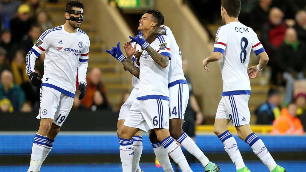 Na noite em que esperavam a estreia de Pato, Kenedy roubou as aten&ccedil;&otilde;es no Chelsea