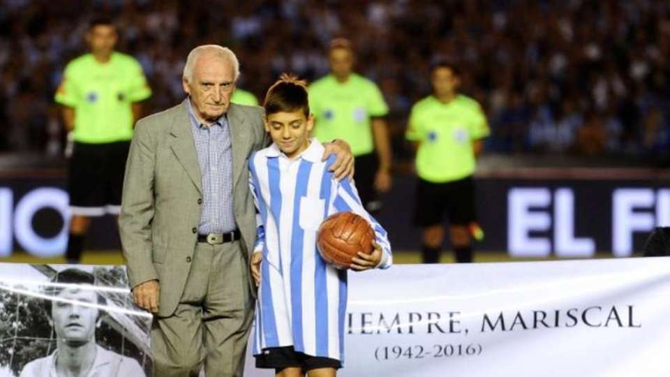 [V&iacute;deo] Em honra ao grande &iacute;dolo, o Racing prestou um emocionante tributo a Perfumo