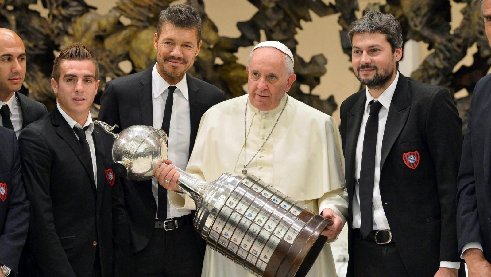Papa tem at&eacute; caderninho de anota&ccedil;&otilde;es boleiras para manter sua paix&atilde;o pelo San Lorenzo