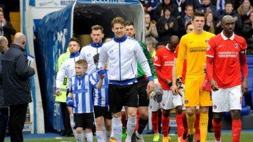 [Vídeo] Menino que “nunca poderia andar” puxou a entrada do Sheffield Wednesday em campo