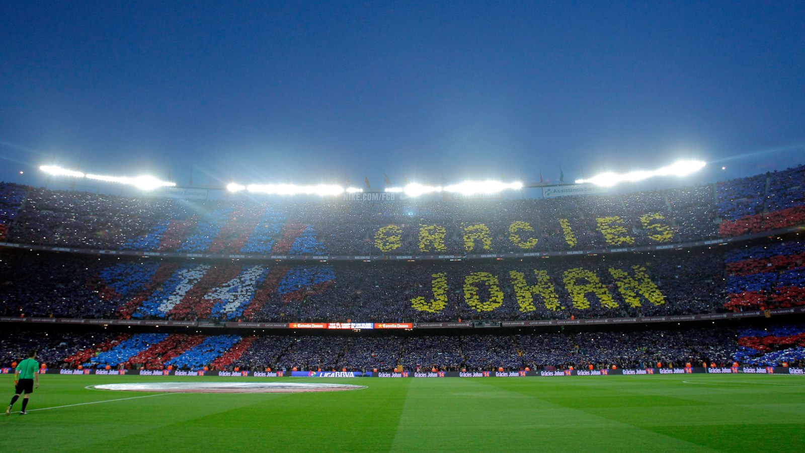 Mosaico e depoimentos: Assim aconteceu o belo tributo a Cruyff antes do cl&aacute;ssico