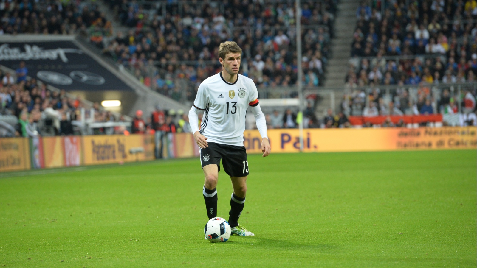 Uma aula em v&iacute;deo sobre a intelig&ecirc;ncia t&aacute;tica de Thomas M&uuml;ller dentro de campo