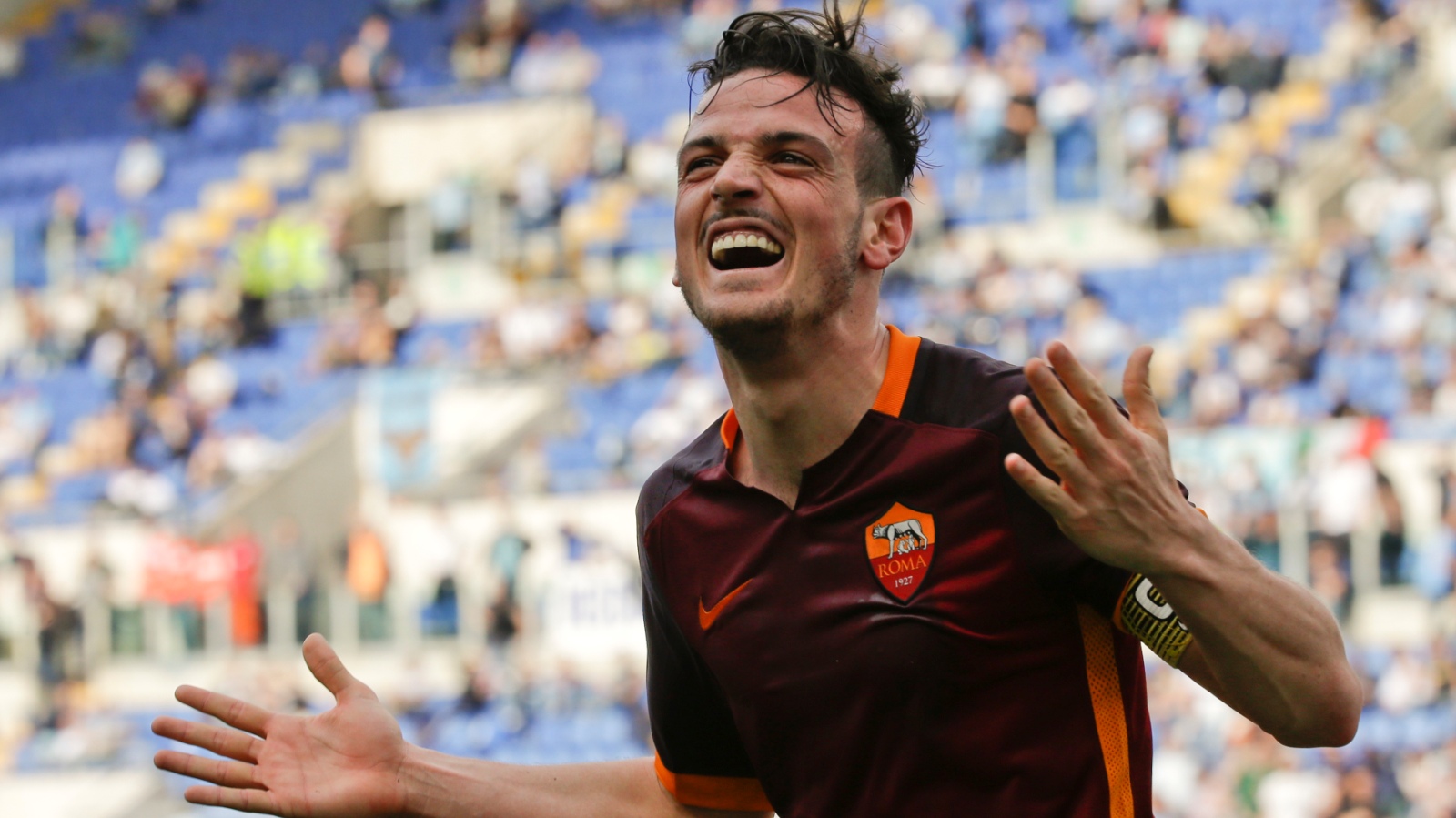 A Roma goleou a Lazio, mas o cl&aacute;ssico perdeu muito peso sem as torcidas e sem Totti