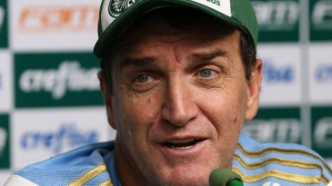 Troca com o Cruzeiro é um passo arriscado de Cuca na reformulação do elenco do Palmeiras