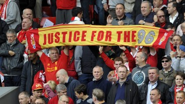 Enfim, Justiça para os 96: júri inocenta torcida do Liverpool e culpa polícia por Hillsborough