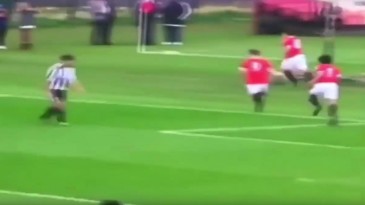[Vídeo] Alô, Van Gaal! Olhe este golaço do garoto do Manchester United